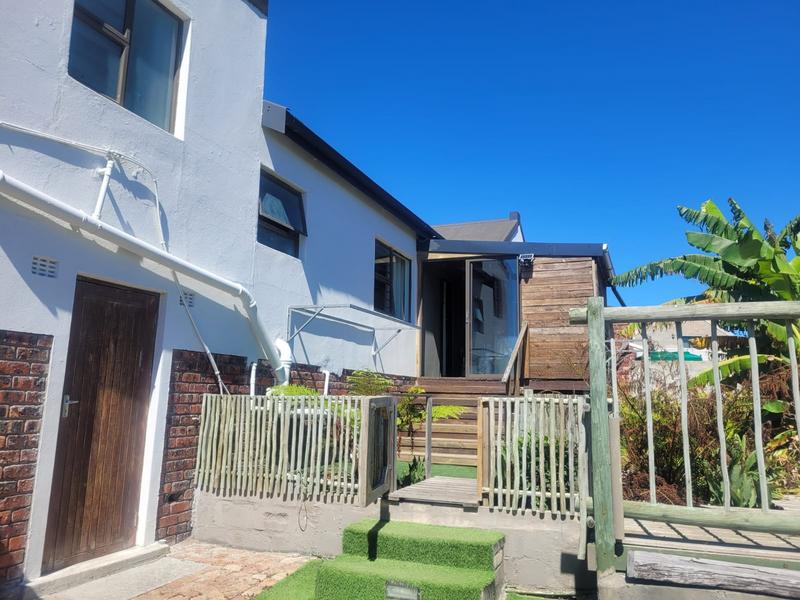 4 Bedroom Property for Sale in Kleinbaai Western Cape